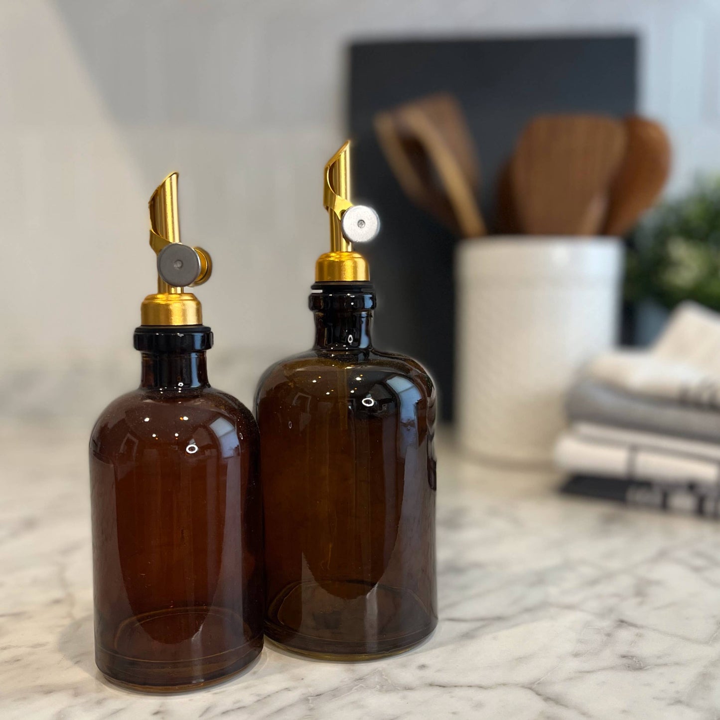 The Bottle Shoppe - 16 oz Apothecary Amber Glass Bottle with Pour Spout: Copper Rubber
