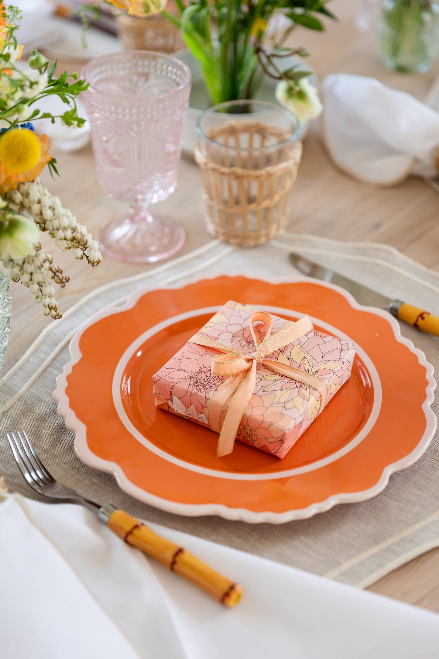 Ballard & Prescott - Dahlias in Pink Wrapping Paper: Single Sheets