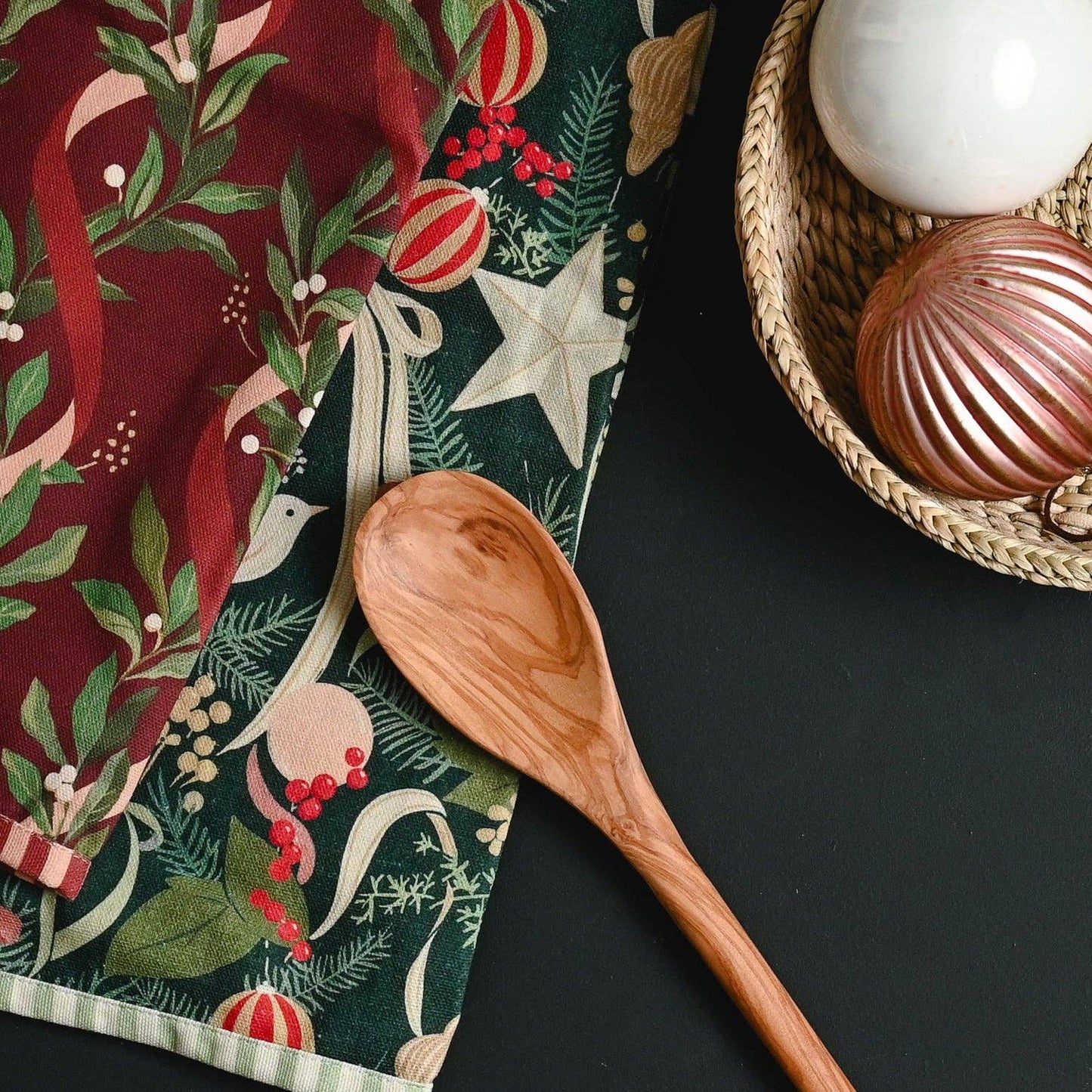 Amy Heitman - Ribbon Laurel Towel