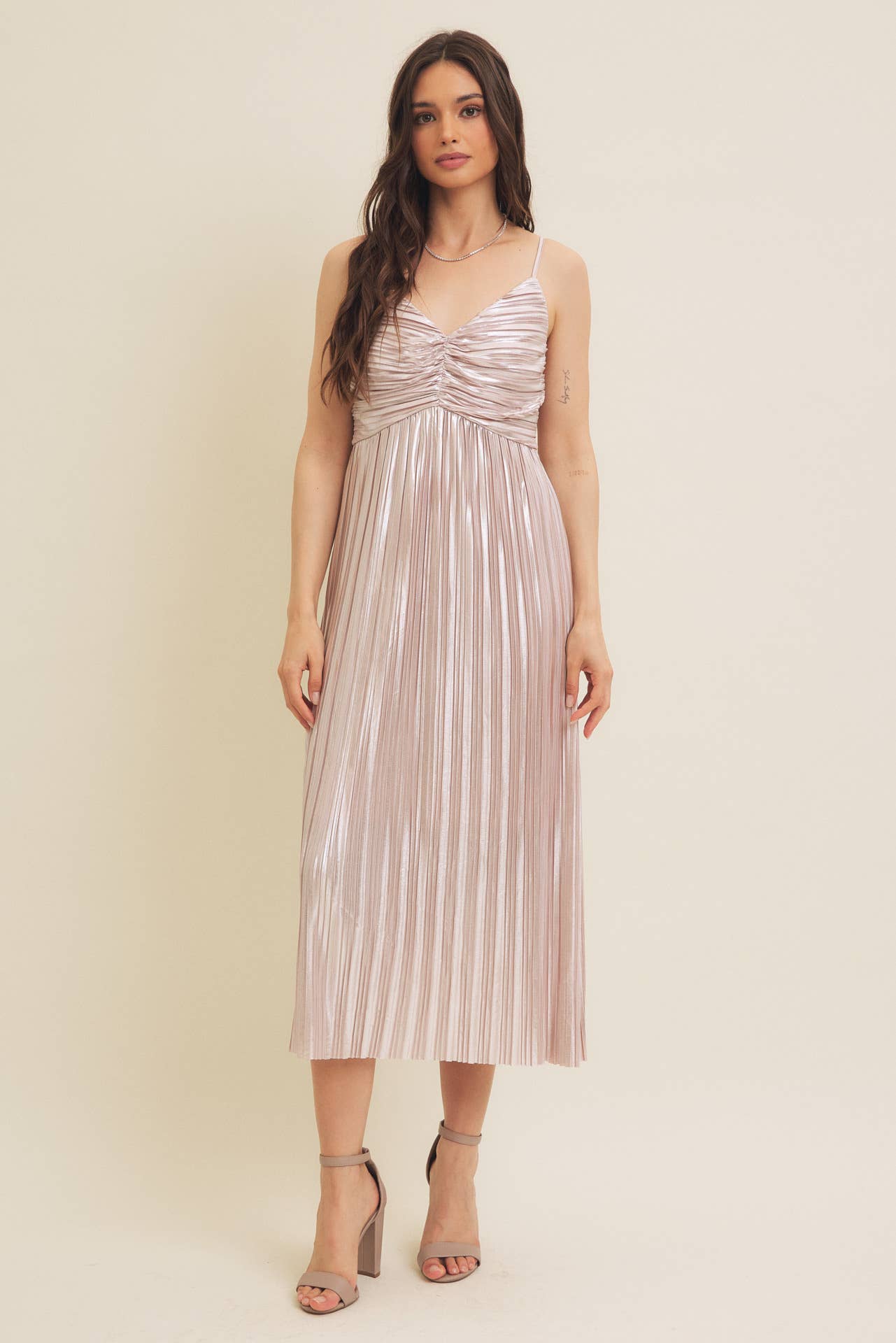 in february - SHINY METALLIC PLEATED MIDI DRESS WITH SMOCKED BACK: CHAMPAGNE / S