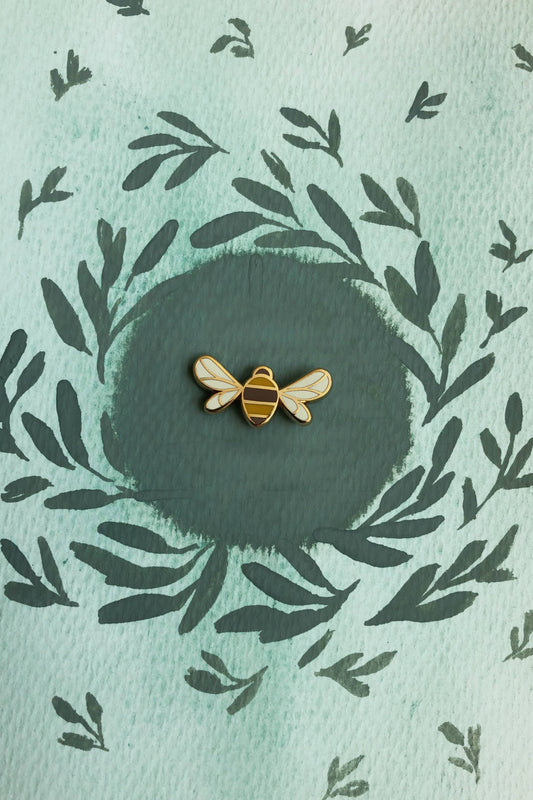 Helmsie - Bee Enamel Pin