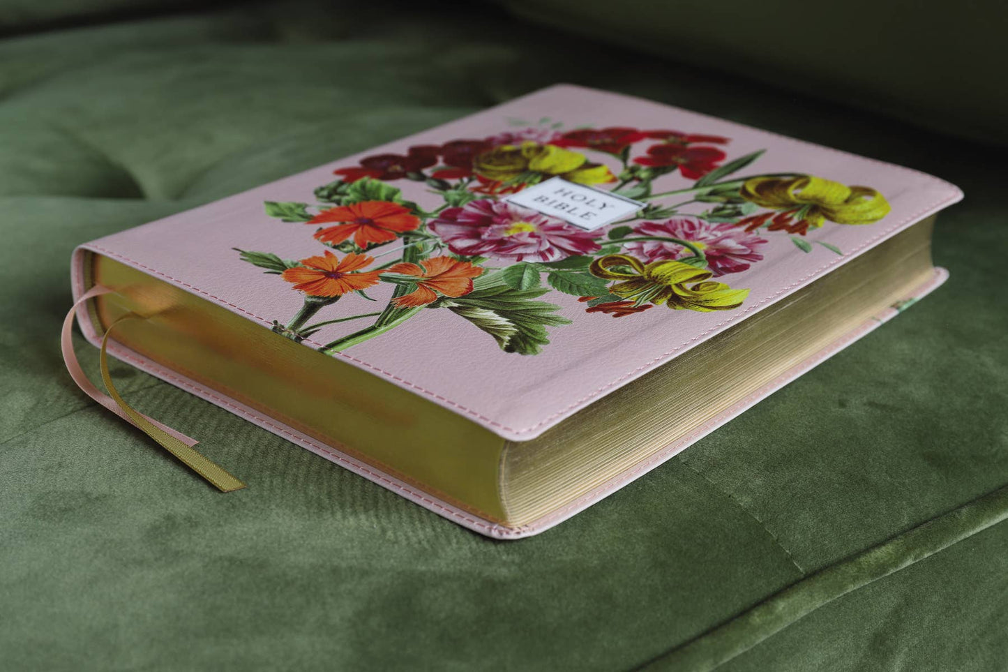 HarperCollins Christian Publishing - NIV Artisan Collection Bible Leathersoft Blush Floral