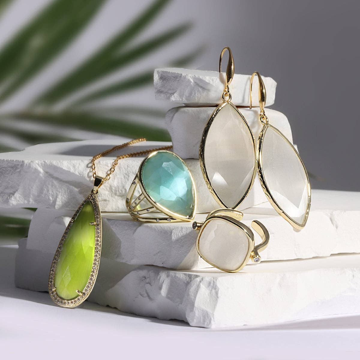 Splendid Iris - Ms. Reliability Square Stone Ring