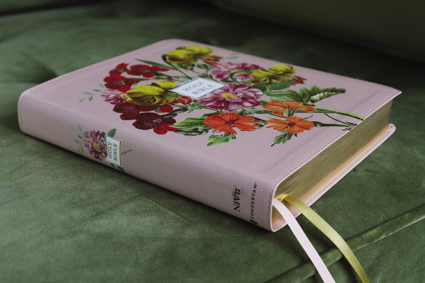HarperCollins Christian Publishing - NIV Artisan Collection Bible Leathersoft Blush Floral
