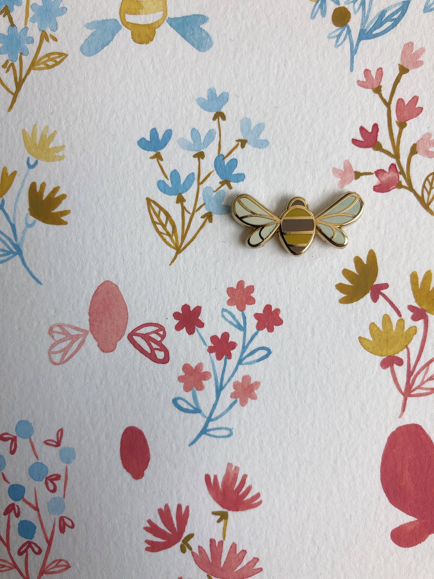 Helmsie - Bee Enamel Pin