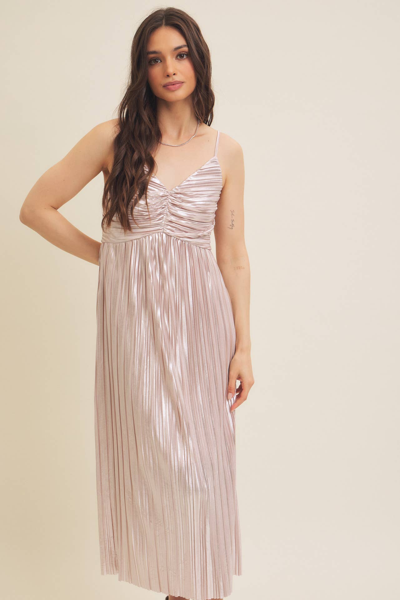 in february - SHINY METALLIC PLEATED MIDI DRESS WITH SMOCKED BACK: CHAMPAGNE / S