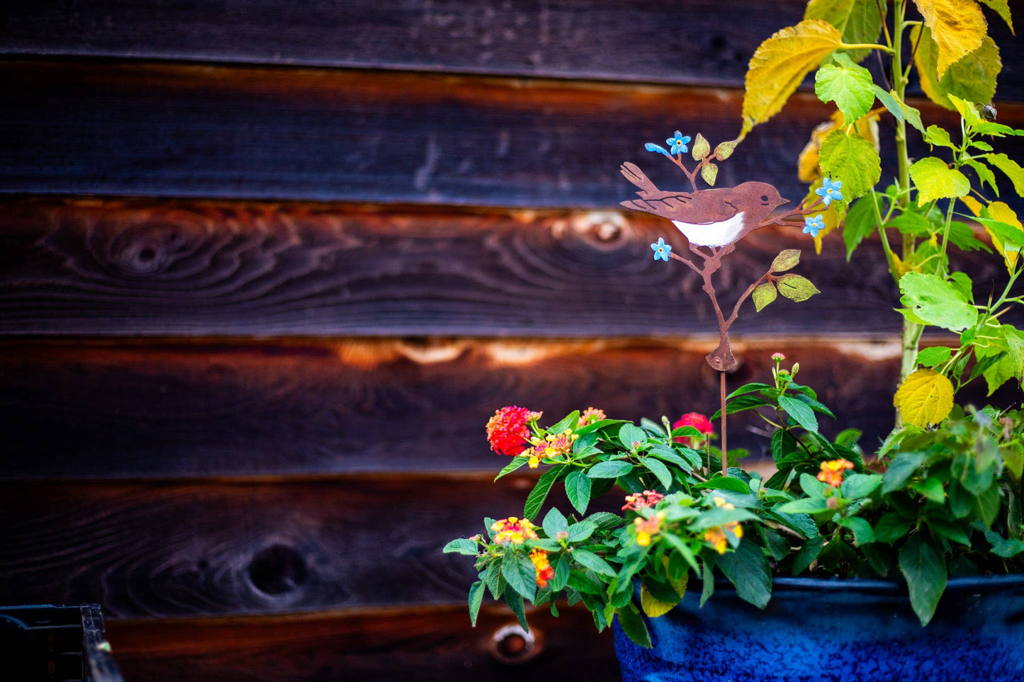 Elegant Garden Design - Warbler with Flower Pick -Painted