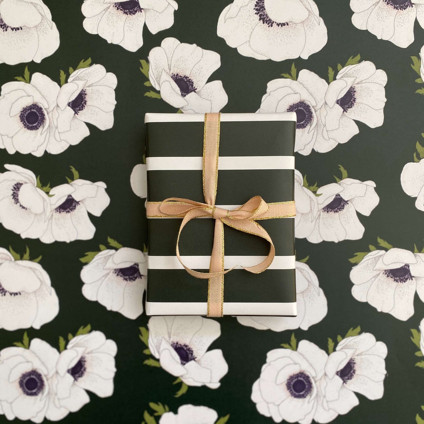 Ballard & Prescott - White Anemone Wrapping Paper: Single Sheets (Case of 3 Sheets)