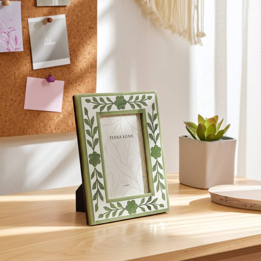 Sagebrook Home - White/Green 4x6 in. Wooden Petals Photo Frame