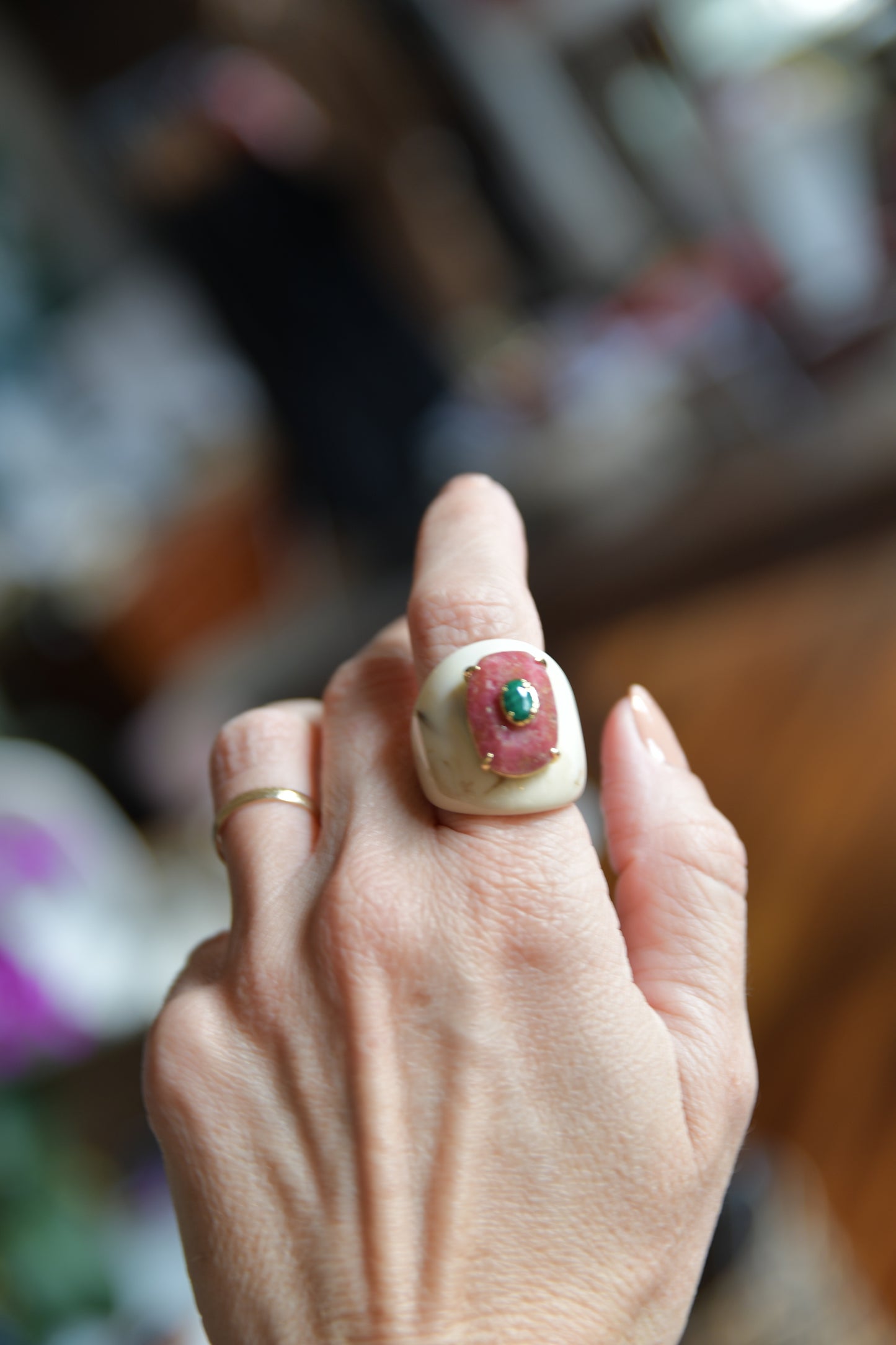 Ring - BRW (Polyresin/Gemstone)