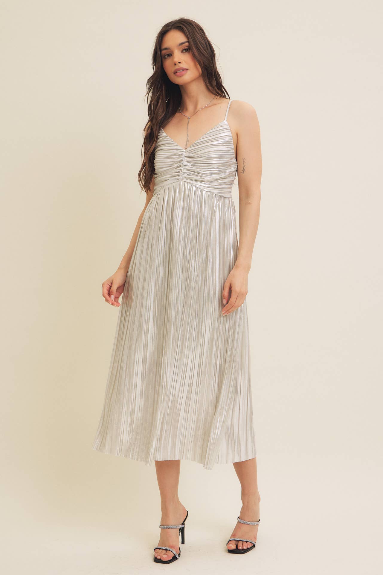 in february - SHINY METALLIC PLEATED MIDI DRESS WITH SMOCKED BACK: CHAMPAGNE / S