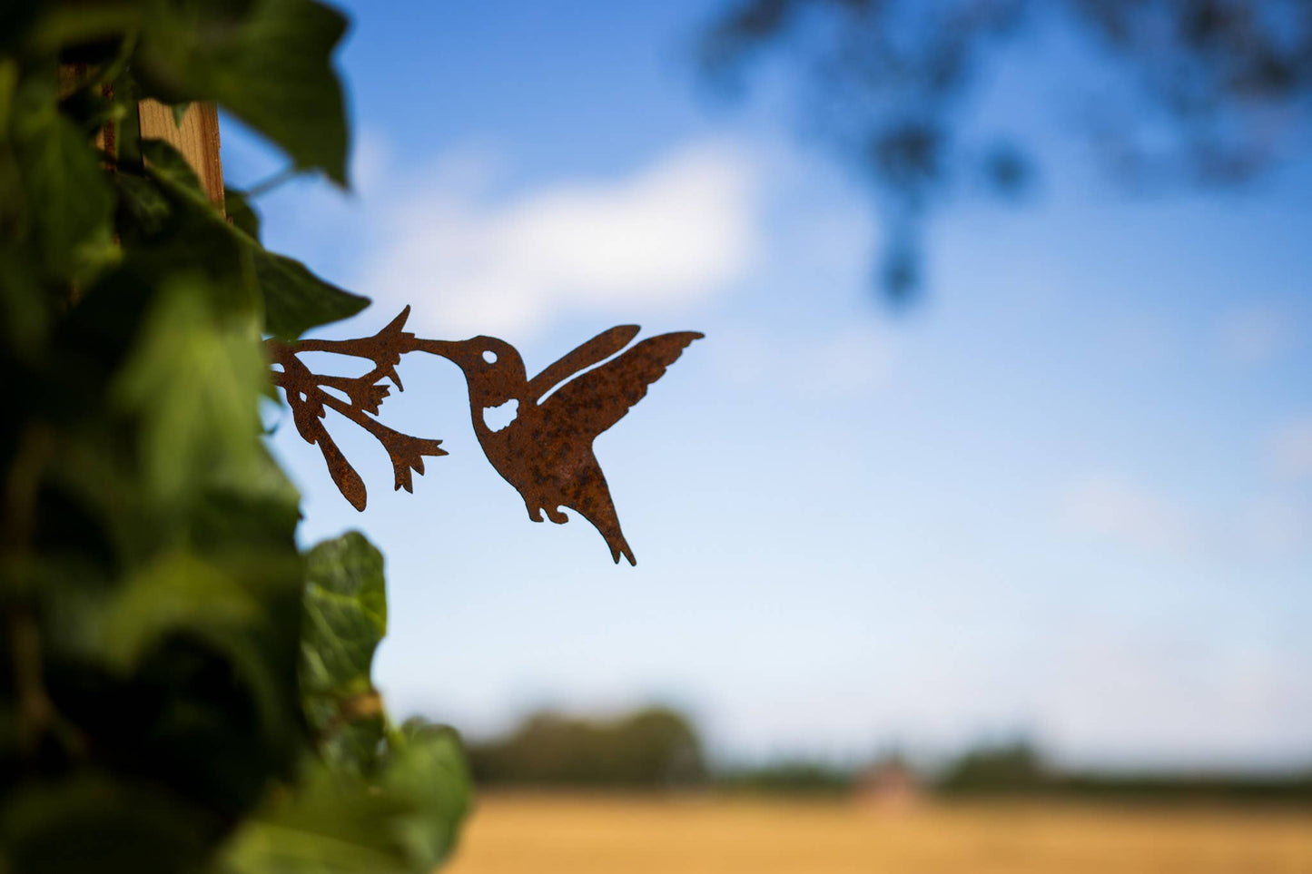 Elegant Garden Design - Hummingbird with Flower Tab