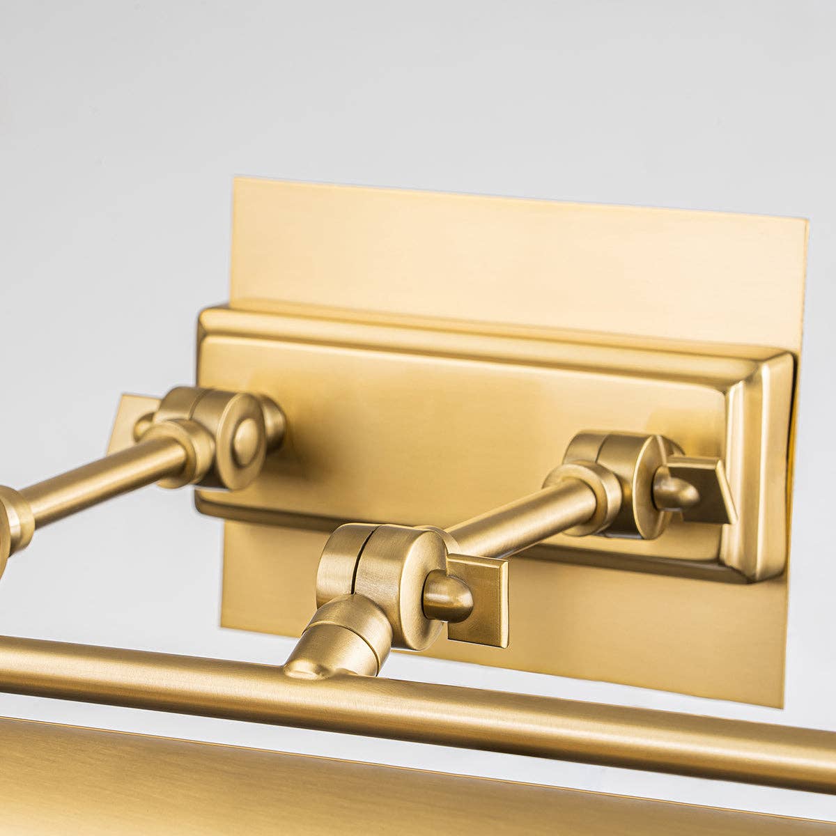 Lucas McKearn - Winchfield Large Picture Light in Aged Brass