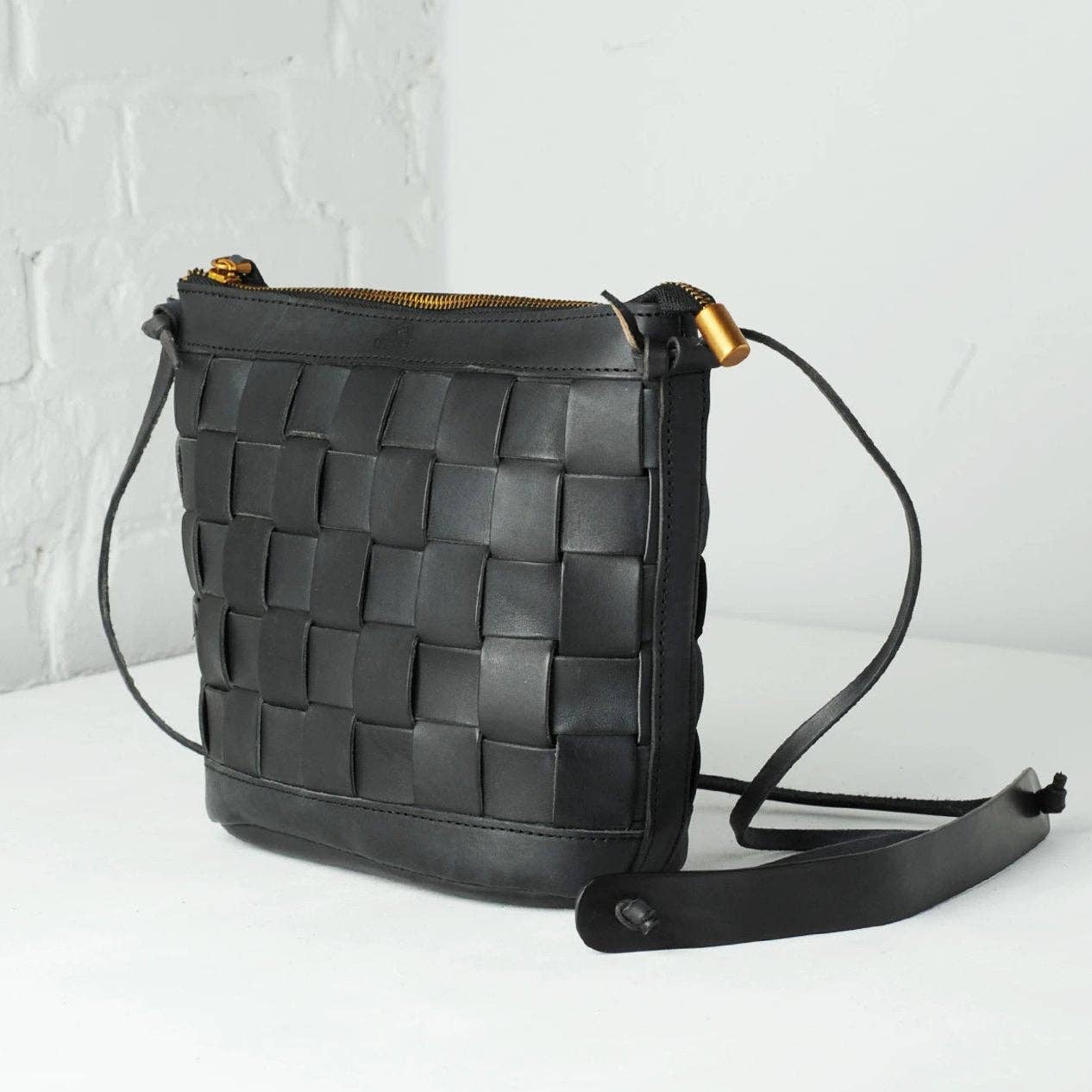 UPPDOO - Venture Cross-Body Bag - Black