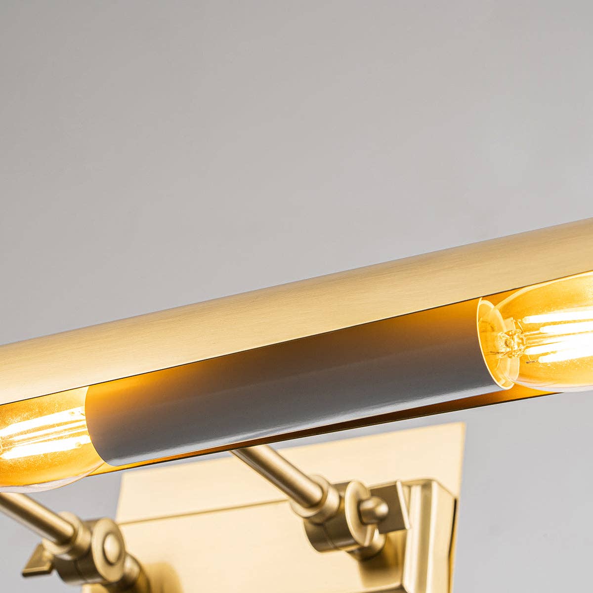 Lucas McKearn - Winchfield Large Picture Light in Aged Brass