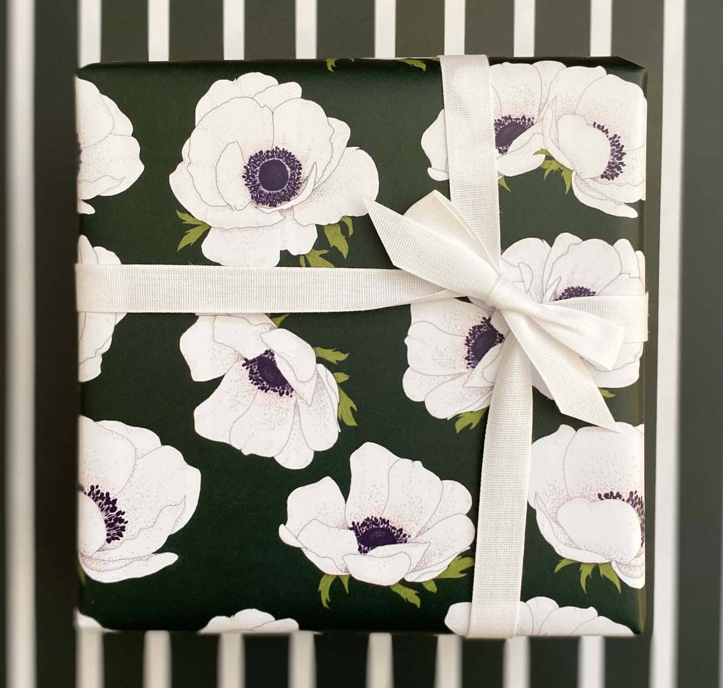 Ballard & Prescott - White Anemone Wrapping Paper: Single Sheets (Case of 3 Sheets)