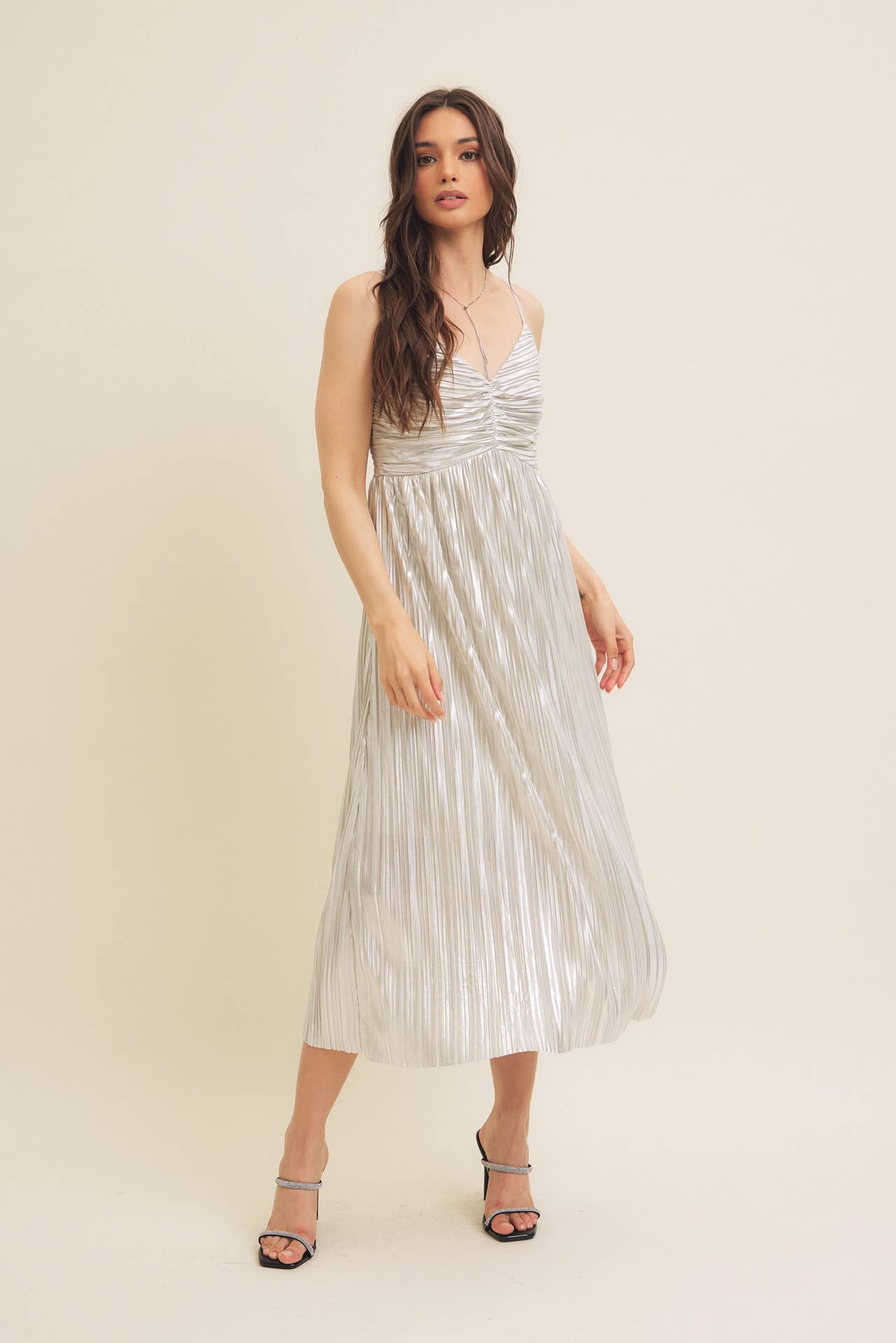 in february - SHINY METALLIC PLEATED MIDI DRESS WITH SMOCKED BACK: CHAMPAGNE / S