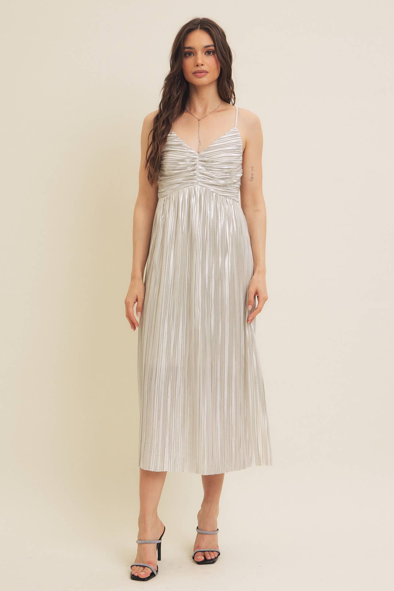 in february - SHINY METALLIC PLEATED MIDI DRESS WITH SMOCKED BACK: CHAMPAGNE / S