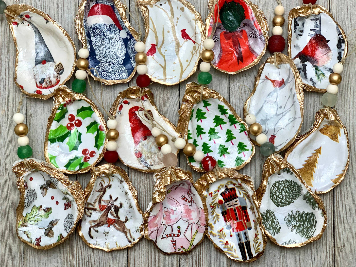 Oyster Ornaments- Decoupage Christmas Designs: Red Bird